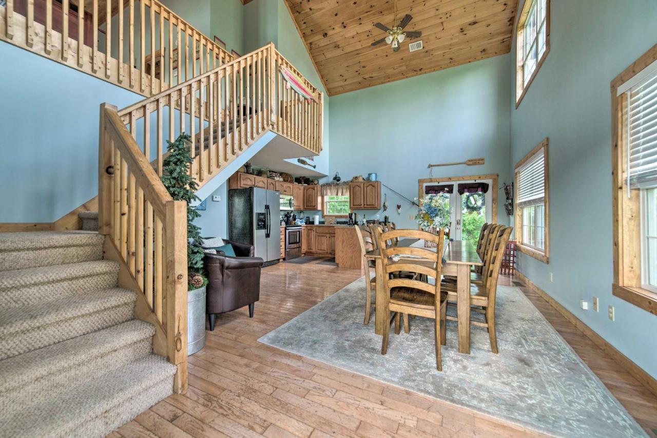 Sevierville Lake House With Deck And Foosball Table! エクステリア 写真